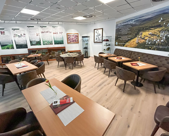 Herbert Roth Café innen_2 Suhl Tourismus Thüringen CCS Congress Centrum Suhl